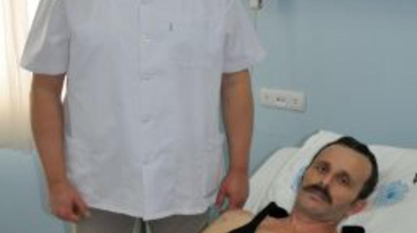 Belediye Iş&ccedil;isinin Kopan Eli Yerine Dikildi