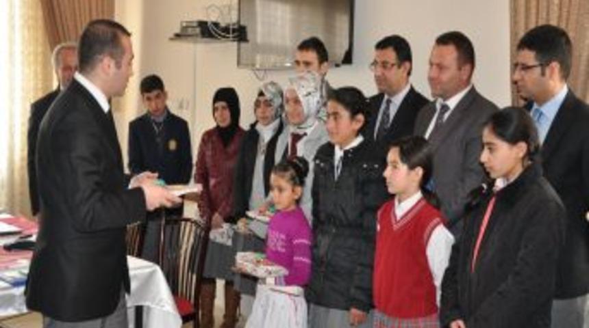'Siirt Okuyor' Kampanyasında Altınla &Ouml;d&uuml;llendirildiler