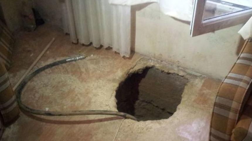 15 Metre Tünel Kazıp, Nato Boru Hattını Deldiler