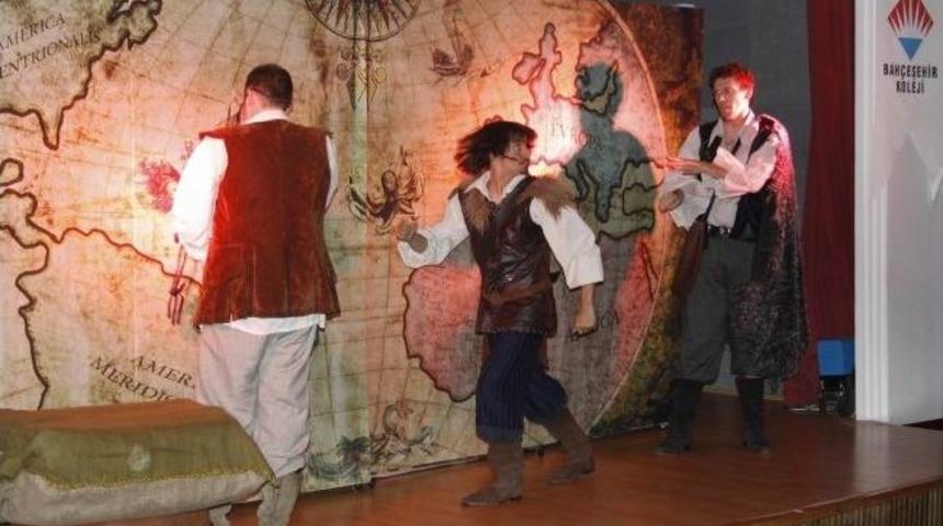 Öğrenciler İngilizce'yi Tiyatro İle Öğreniyor