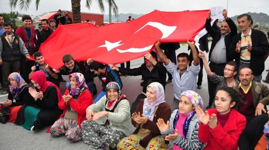 2B Hak Sahipleri, D-400 Karayolunu Trafiğe Kapattı