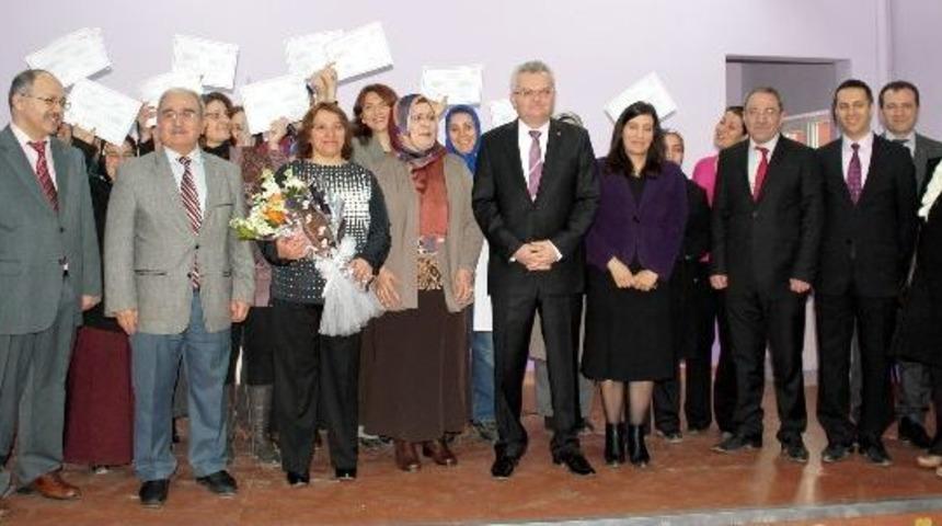 Aile Rehberliği Eğitimlerini Tamamlayan Kursiyerlere Sertifika