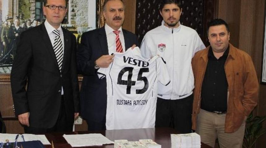 Manisasporlu Futbolculardan &Ouml;ğrencilere Bilet Jesti