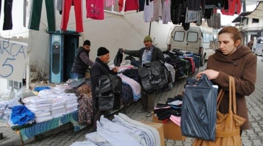 Selendi Belediyesi, Esnafa &Uuml;cretsiz &Ccedil;&ouml;p Poşeti Dağıtıyor