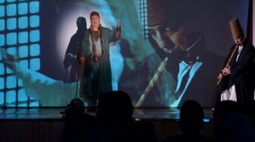 Cezaevinde H&uuml;k&uuml;ml&uuml;ler, Sanatın B&uuml;y&uuml;s&uuml;ne Kapıldı