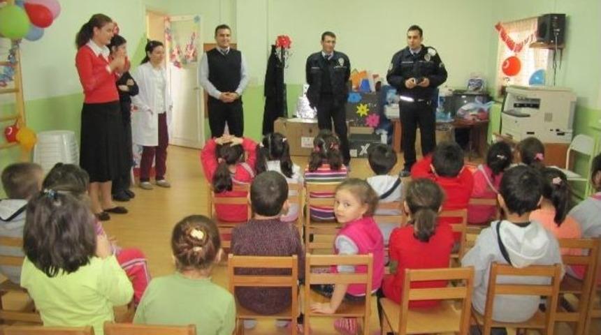 Miniklere Polislik Mesleği Anlatıldı