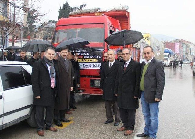 İ&ccedil; Savaşla Boğuşan Suriye&rsquo;ye 4 Tır Dolusu Yardım 1