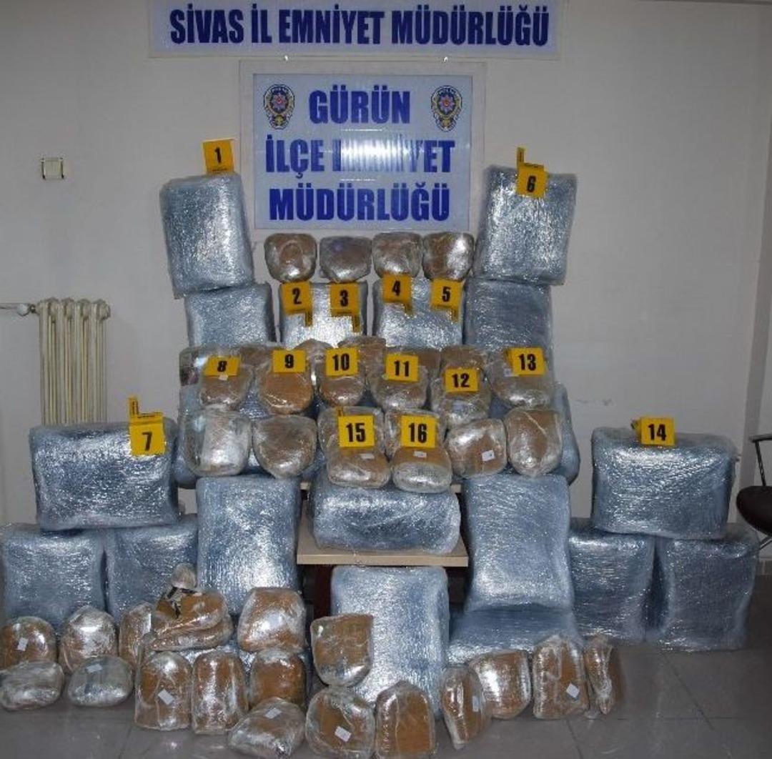 Almanya Plakalı Otomobilden 180 Kilo Esrar &Ccedil;ıktı