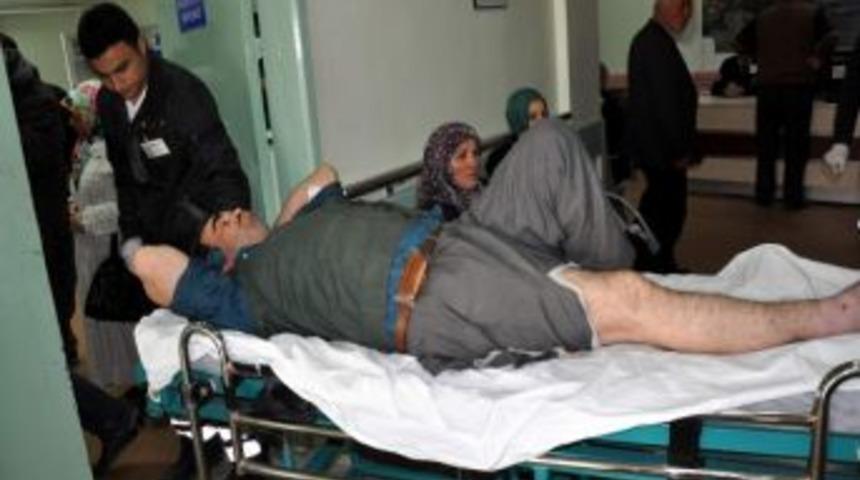 Kestiği Dalın Altında Kalarak Yaralandı