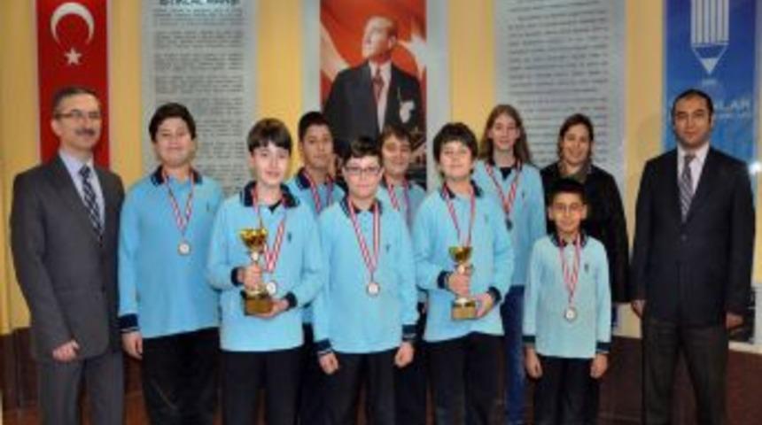 Yamanlar &Ouml;ğrencileri Satran&ccedil;ta İzmir'i Fethetti