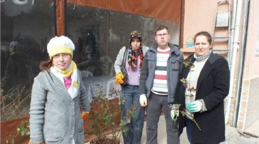 G&uuml;ller, Onlarla Daha G&uuml;zel A&ccedil;acak