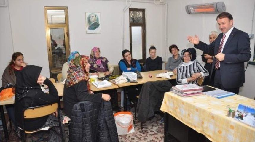 Karabalık Karmek Kurslarını Ziyaret Etti