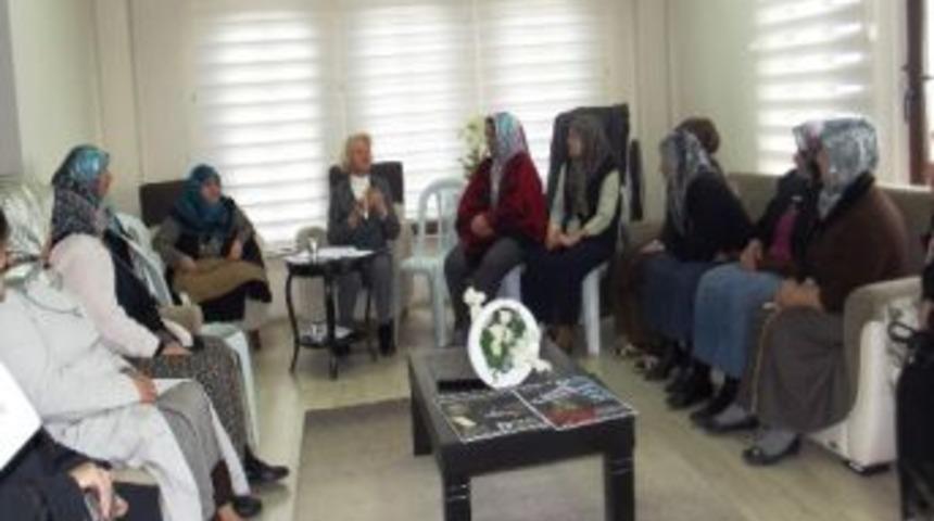 Kadınlar Bilgilendiriliyor