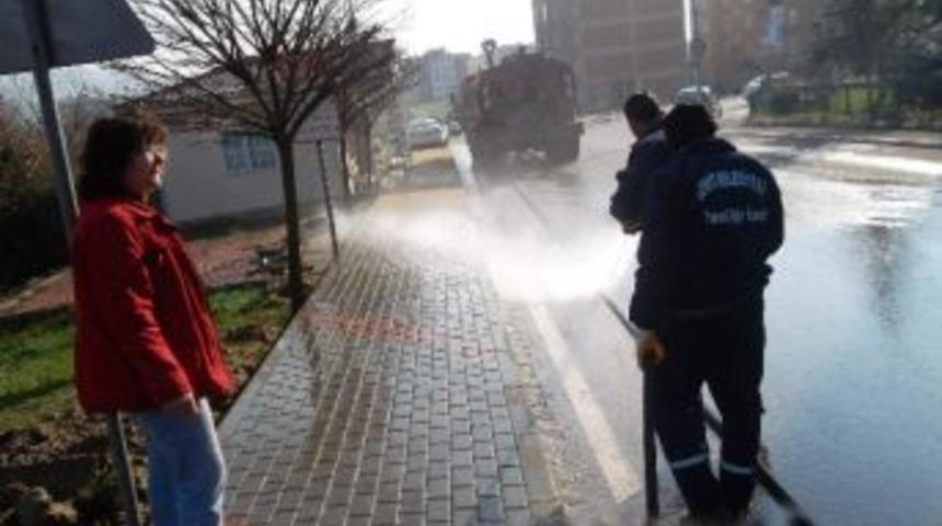 İzmit Basın&ccedil;lı Su İle Yıkanıyor