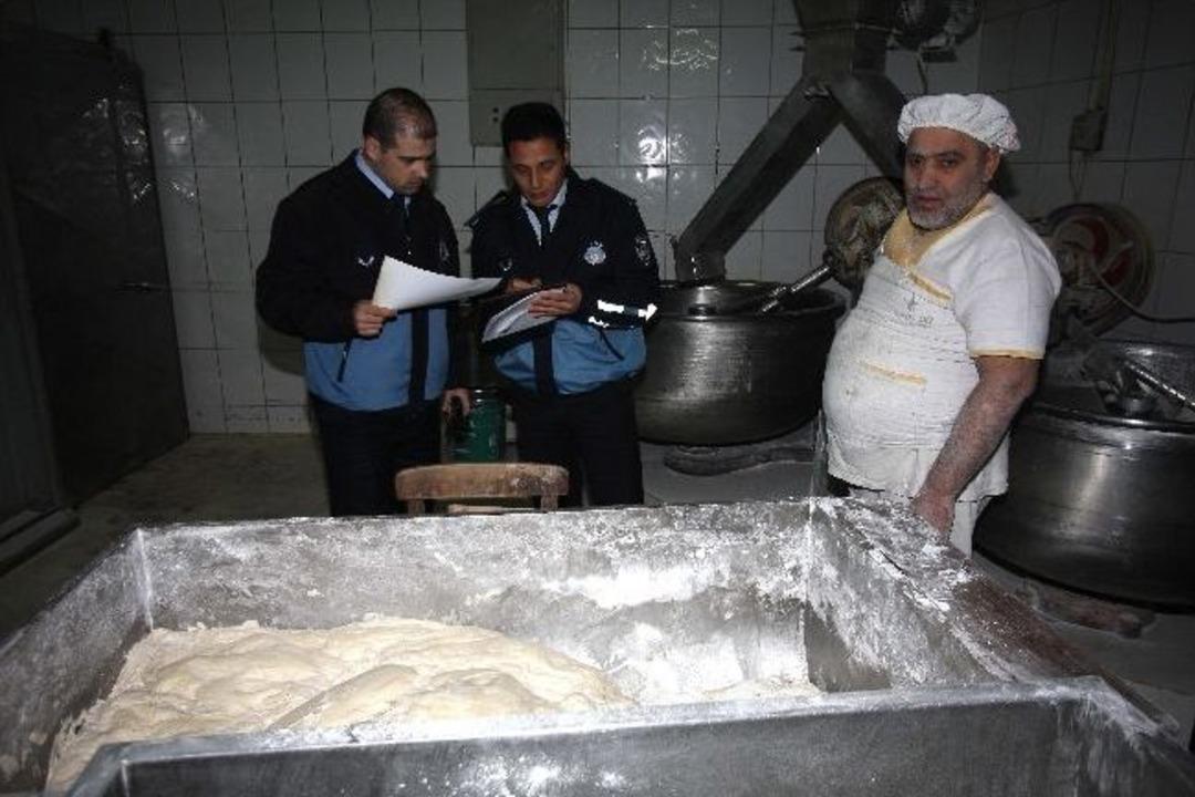 Başkan Karabağ, Sabaha Karşı Fırınları Denetledi