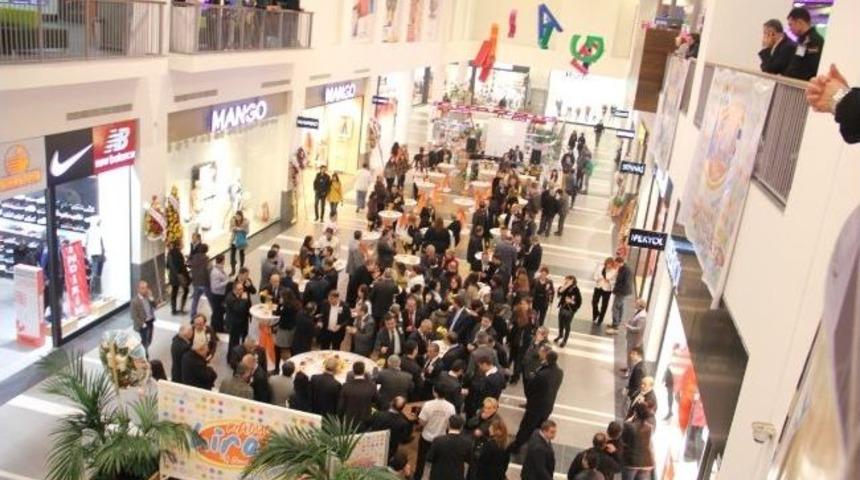 Radyo Hiraş 19. Yıld&ouml;n&uuml;m&uuml;n&uuml; Kutladı