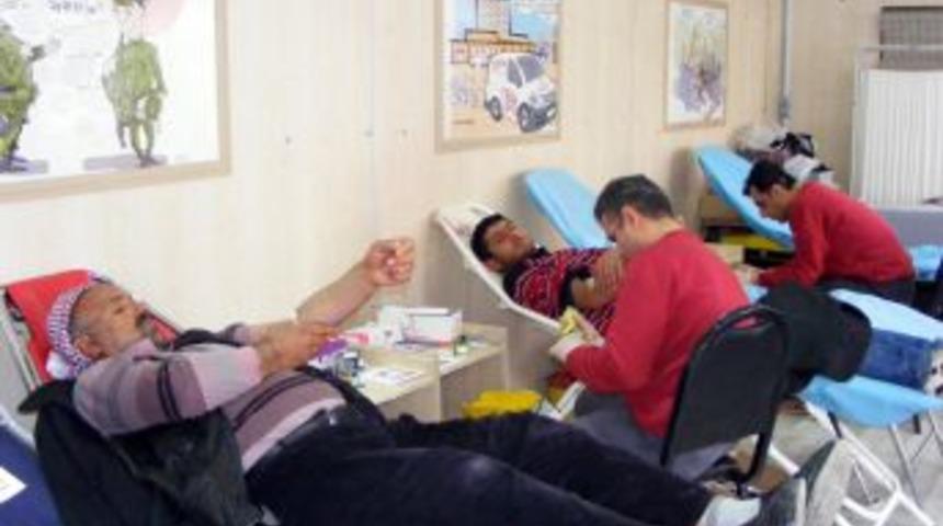 Viranşehirli Gen&ccedil;ler Kan Vermek I&ccedil;in Sıraya Girdi