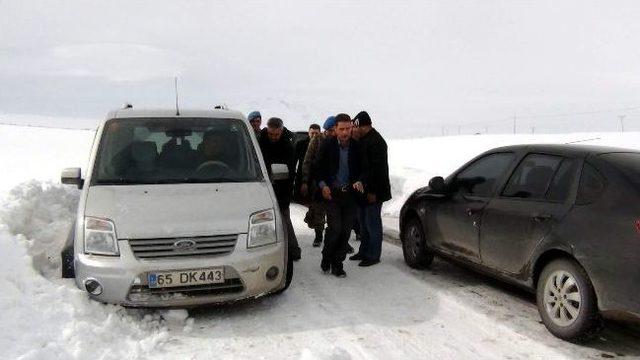 Erciş Kaymakamı Barboros Baran Köy Gezilerini Sürdürüyor