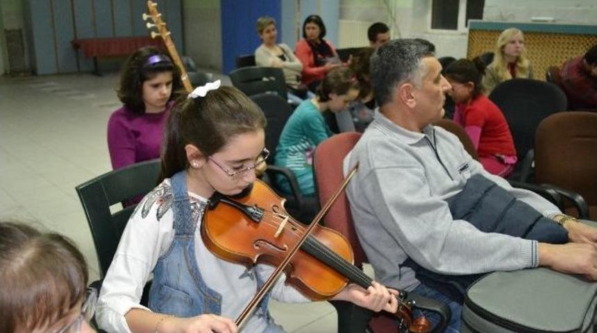 G&ouml;rme Engellilerden M&uuml;zik Ziyafeti