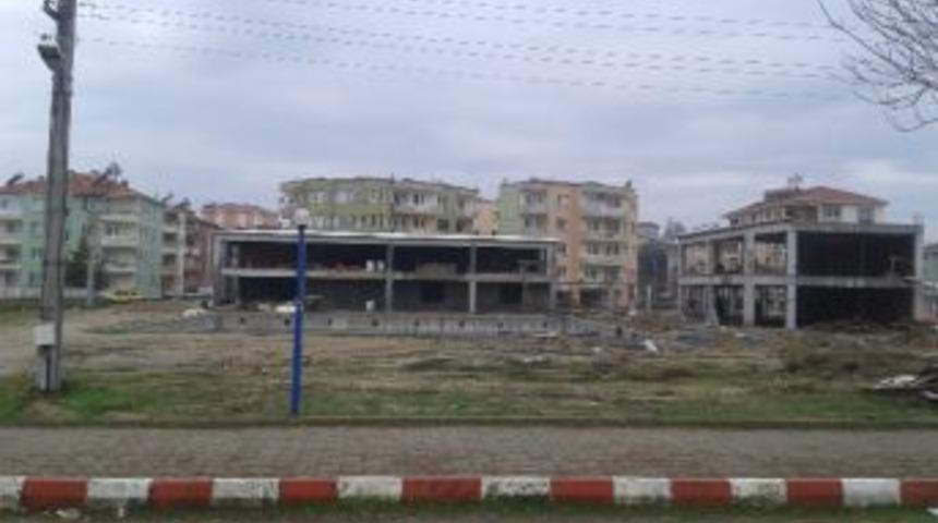 K&ouml;pr&uuml;başı Yarı Olimpik Y&uuml;zme Havuzu İnşaatı Devam Ediyor