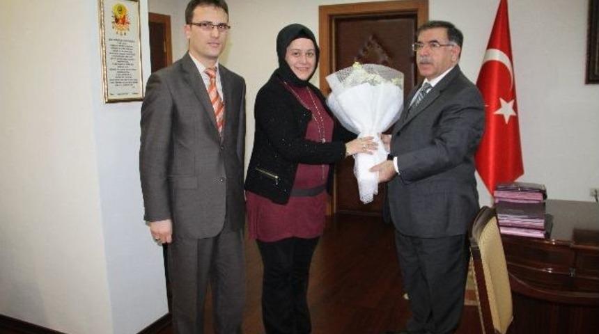 Düzce İsmetpaşa İlkokulu Yönetimi Valiyi Ziyaret Etti