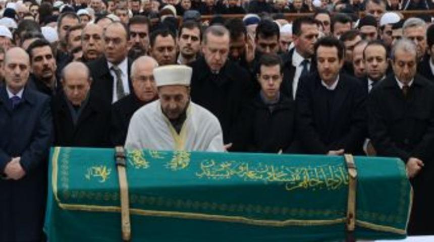 Enver &Ouml;ren Son Yolculuğuna Uğurlanıyor