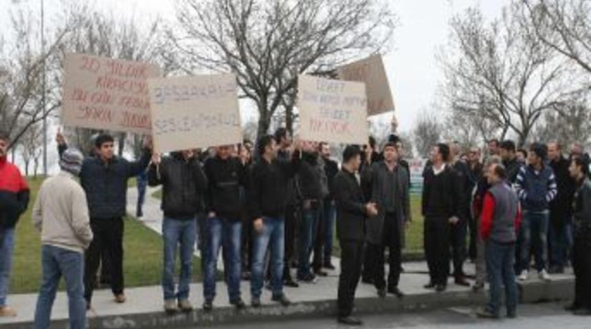 Yıkım Kararı Verilen Restoranların Sahipleri Yol Kapattı