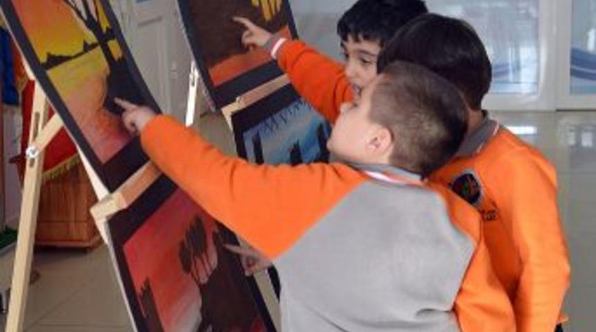 &Ouml;ğrenciler Renklerin Ahengini Sergiye Taşıdı