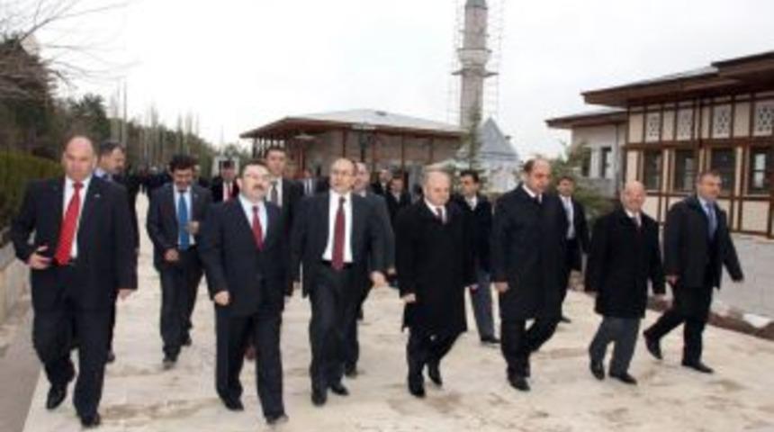 Valiler Ve Başkanlar Somuncu Baba K&uuml;lliyesi'ne Hayran Kaldı