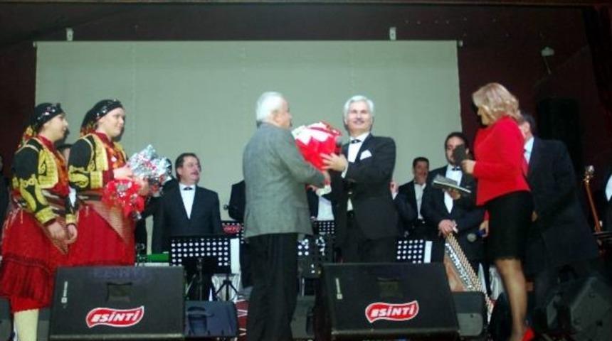 K&uuml;lt&uuml;r Ve Turizm Bakanlığı Ankara Devlet T&uuml;rk Halk M&uuml;ziği Korosu Giresun'da Konser Verdi