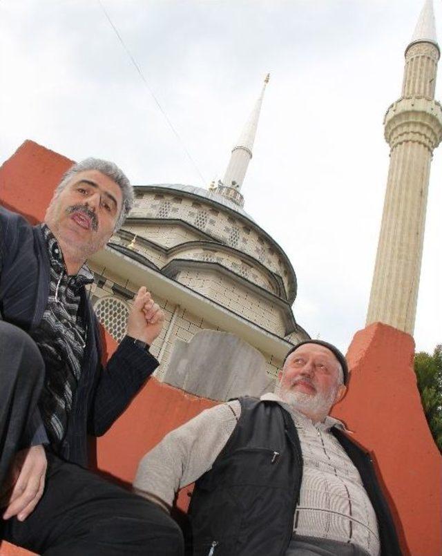 Rize'de Farklı Uzunlukta Minarelere Sahip Cami Dikkat Çekiyor