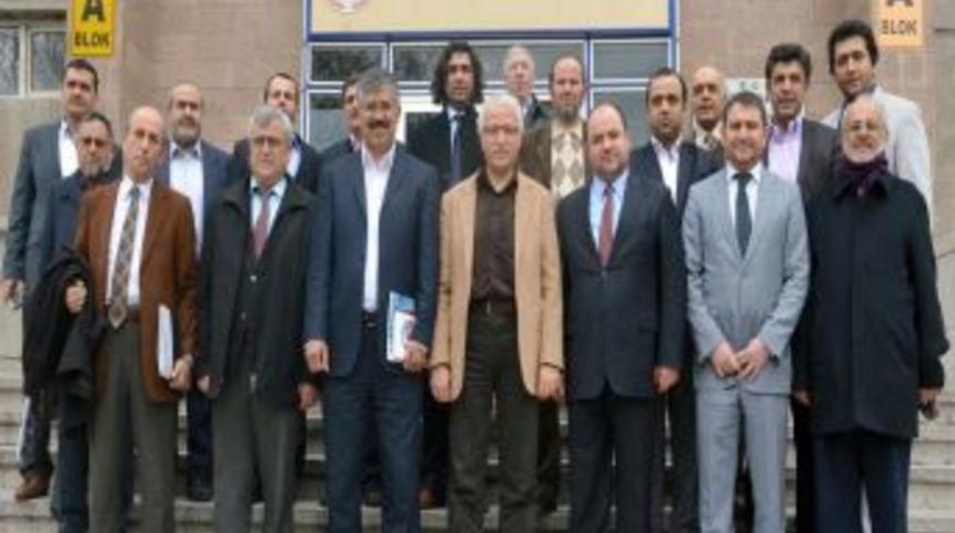 İmam Hatipliler Vakfı Y&ouml;netimi G&uuml;ven Tazeledi