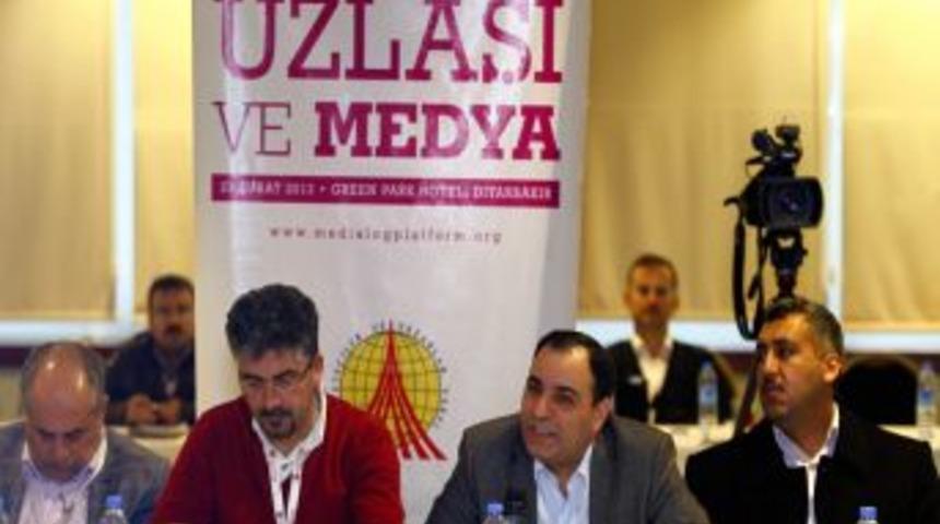 Medya Uzlaşı Dilini Tartışıyor: Demokrasi Sorunu Diğer Sorunlara Analık Yapıyor