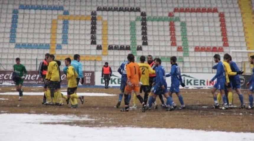 Bal Ligi M&uuml;sabakasında Kavga