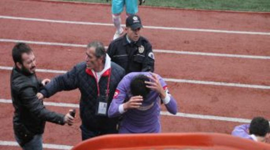 Amat&ouml;r Ma&ccedil;ta &Ccedil;ıkan Olaylara Polis Biber Gazıyla M&uuml;dahale Etti