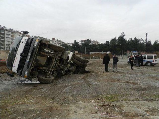 Beton Mikseri Devrildi