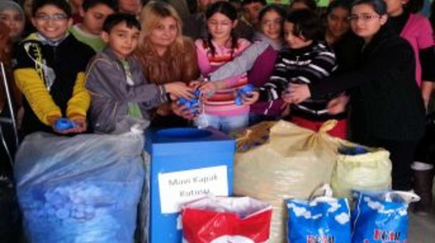 Engelli Arkadaşları I&ccedil;in 200 Kilogram Mavi Kapak Topladılar