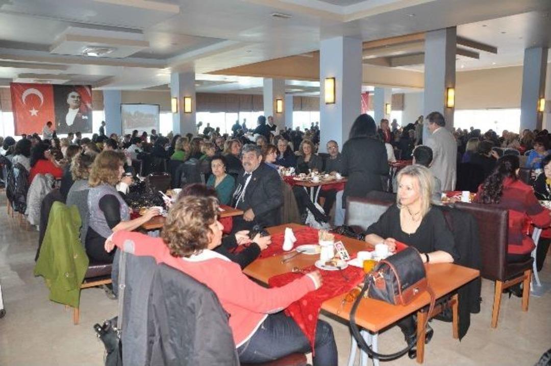 Chp&rsquo;li Kadınlar Ve Gen&ccedil;lerden Dayanışma Etkinliği