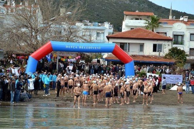 7. Datça Kış Yüzme Maratonu’nda Dostluk Kazandı