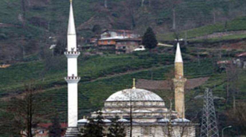 Rize'de ilgin&ccedil; cami
