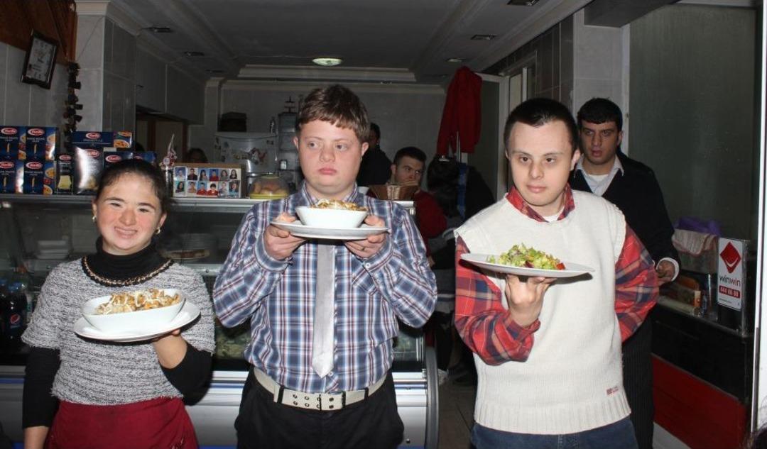 Down Sendromlu &Ccedil;ocuklar, Bu Kafede &Ccedil;ok Mutlu