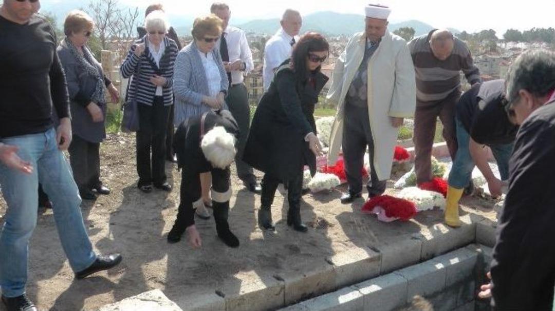 Fethiye&rsquo;de &Ouml;len İngiliz Boks&ouml;r Liverpool Bayrağı İle Defnedildi