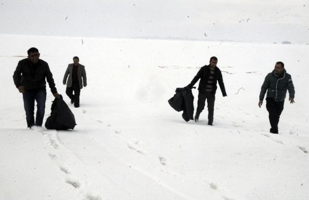 Y&uuml;ksekova&rsquo;da Yaban Hayvanları İ&ccedil;in Doğaya Yem Bırakıldı