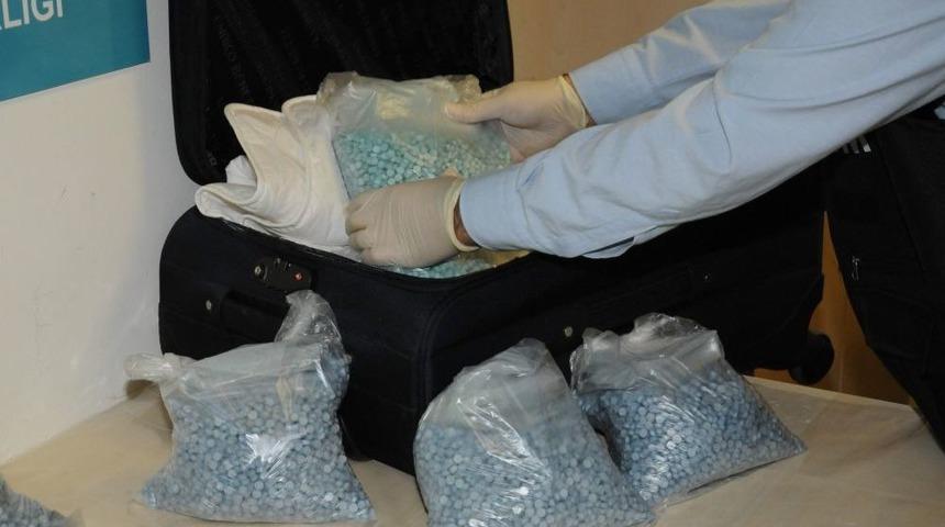 Yolcunun &Uuml;zerinden 71 Bin 500 Uyuşturucu Hap &Ccedil;ıktı