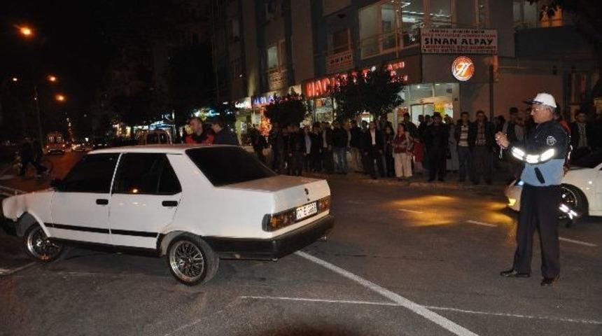 Ehliyetsiz S&uuml;r&uuml;c&uuml;n&uuml;n Şovu K&ouml;t&uuml; Bitti: 1 Yaralı