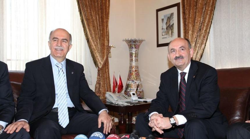 M&uuml;ezzinoğlu: Bebeklere S&uuml;t N&uuml;fus C&uuml;zdanı Veririz