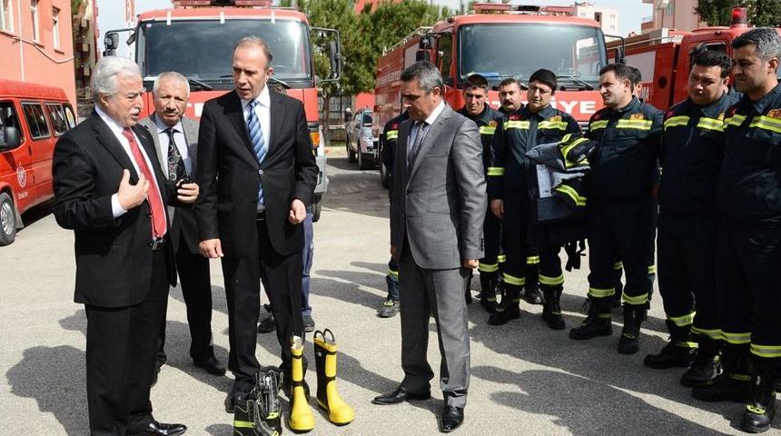 Adana Itfaiyesine Yanmayan Elbise Alındı