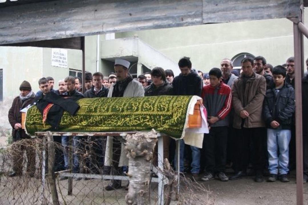 Boğazı Kesilen &Uuml;niversite &Ouml;ğrencisi Son Yolculuğuna Uğurlandı