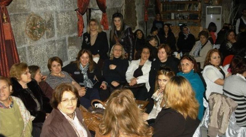 Chp'li Kadınlardan Tanışma Çayı