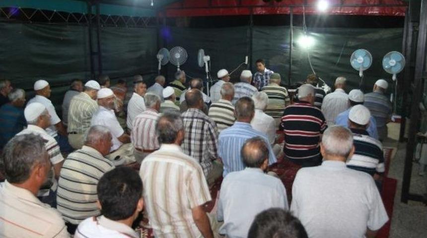 Altınova&rsquo;da Halk &Ccedil;adır Yerine, Camide İbadet İ&ccedil;in Yardım Kampanyası Başlattı